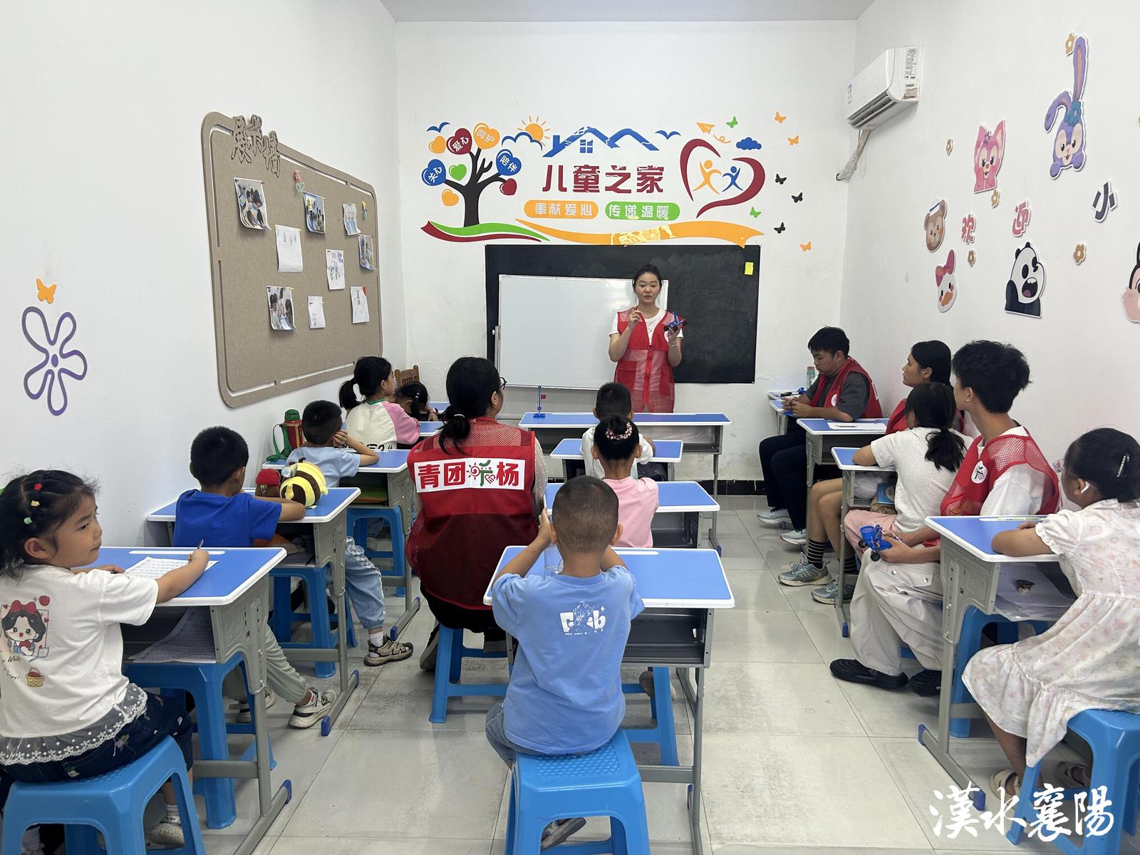 ▲杨家河社区儿童之家为孩子们搭建暑期学习娱乐平台